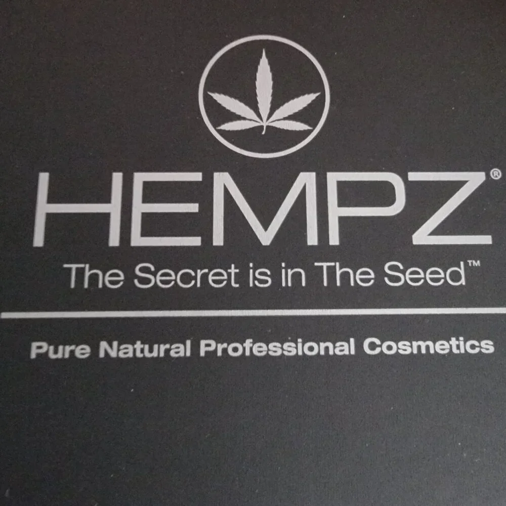 Hempz Pure Natural Compact Eye Shadow Blush Makeup Palette